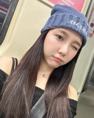 Wei Xia Instagram - 最近是一個快樂的孩子💜👶