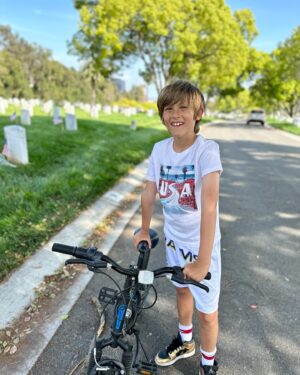 Wendy Burch Instagram - We live in Westwood and drive by the Los Angeles National Cemetery nearly every day and seldom think twice…. today we took the time to remember. 

#memorialday #wendyburch #BradyBurch