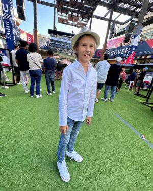 Wendy Burch Instagram - Happy Father’s Day to all of the mom’s who celebrate! 

I embraced my “manly” side… we ate steak @#Delfriscos…. we watched the final round of the #USOpen.  We took mulligans after every putt…and then watched 2 hours of robots turning into trucks, sport cars and gorillas. #transformersmovie 

#wendyburch #BradyBurch #BeingBrady #singlemomlife