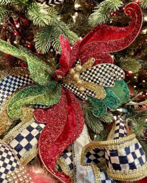 Wendy Burch Instagram - It’s a Christmas tradition to stop by Aldik Home in the Valley for an ornament or two, or 3, or 4…..

#BRADYBURCH #WENDYBURCH #BeingBRADY #WAKEUPWithWENDY #AldikHome #christmasdecor