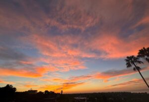 Wendy Moniz Instagram - It’s giving poetry 
****
6:30am, no filter, sky capture 🙌🏻