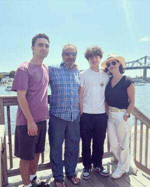 Wendy Moniz Instagram - hometown vacay feeels
😎 🛥️ 🇵🇹 🌊 🤍 🥰
