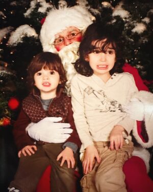 Wendy Moniz Instagram - Posts of Christmas Past
#tbt 🎄
***
Last slide from 2016 includes two unknown cuties that my son Liam noticed off to the side watching us take a picture…so he encouraged them to join in the photo😭
Holiday spirit personified✨🥹✨