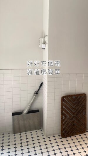 Weng Jiawei Instagram - 氣候慢慢轉熱
食材新鮮已經變成我挑選餐廳的首要條件✨

前半個月在泰國工作完全吃不到最清淡的食物，也因為水土不服沒辦法好好享受美食，當時就一直喊著要回台灣吃好吃又清爽的食物，幾乎是每天都在哭這件事🤣

今天去了🥗食夢 @snoreatery 🥗享受手作感十足的素食料理，老實說這對剛回國的我來說真的是一大救贖🥹 大病一場後感受到吃下去的東西都充滿能量，不只要挑選接近原型還要有好調味，真的不容易欸✨

雖然不容易但今天在食夢就能優雅地做到這件事，先來個小影片分享，之後再分享照片跟大家好好介紹💪🏻😍

謝謝 @00_w_a_n_g 小玉的陪伴✨

#食下一個好夢在身體裡長出好的養分
#食夢