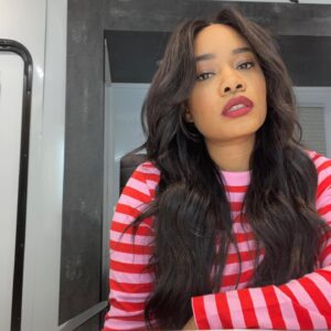 Weruche Opia Instagram - “Post it on the main!”🗣️
💄💋- @jdenelle