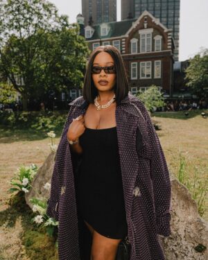 Weruche Opia Instagram - Outside for @mithridate.official SS24’s show.

Fabulous 👏🏽

Courtesy my @culturalinfluence girlies 💜🦋

📸- @rowben_