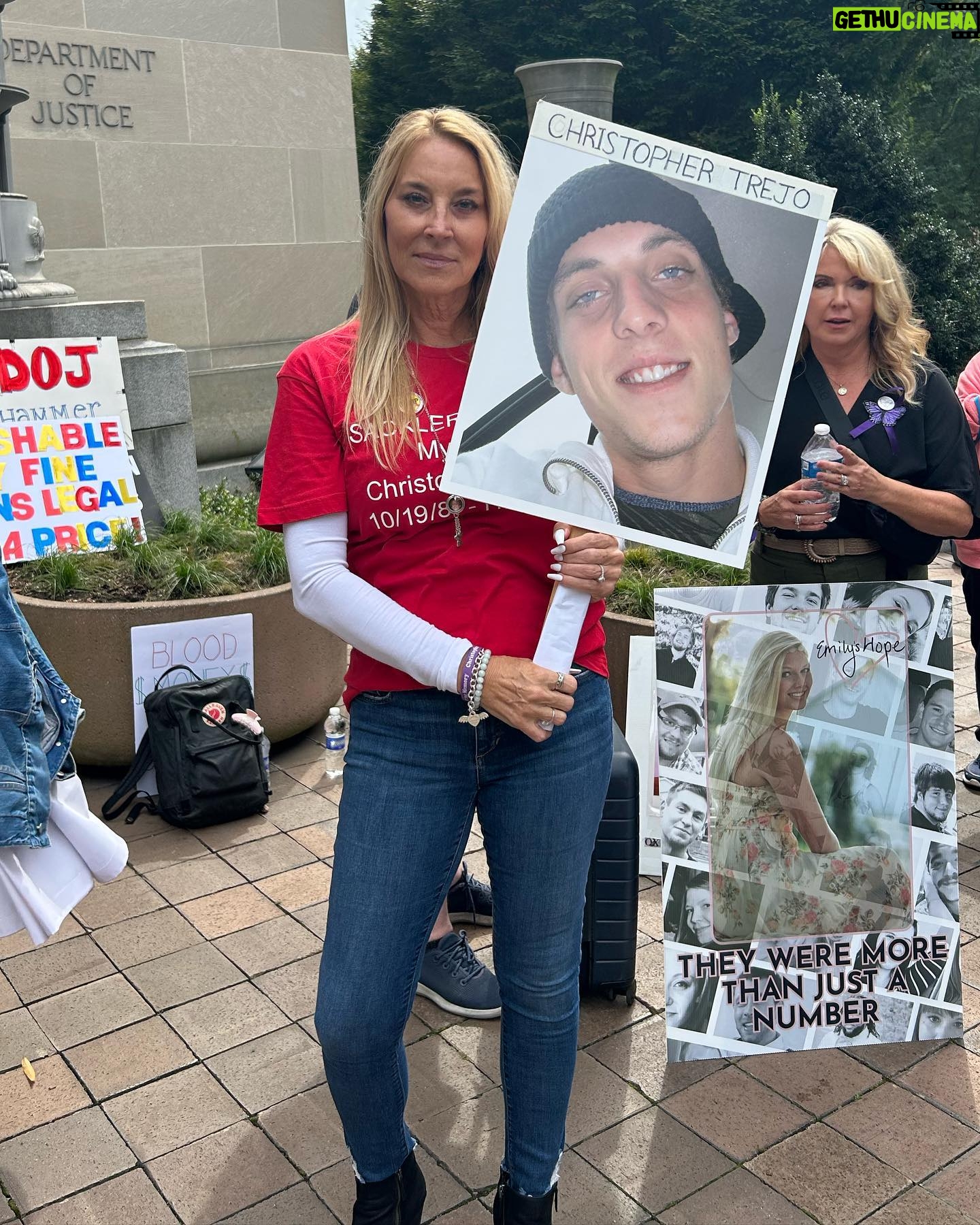 West Duchovny - 3.7K Likes - today I stood with some of the strongest people I have ever met and implored the Department of Justice to hold the Sacklers and Purdue accountable for the 1,000,000 sons, daughters, mothers, fathers, sisters, brothers, friends that died because of OxyContin. they must be prosecuted for the crimes they have committed—the evidence is there.
use the link in my bio—(select ‘criminal law’ for the topic)—to join in and express your support in this fight against the Sacklers, Purdue, and the epidemic that they started and continue to perpetuate.
thank you to the beautiful mama @jen_gaia for inviting me to such an inspiring gathering.
i am heartbroken and angry. you should be too.
#DOJrally #RAPP #forchristopher💜