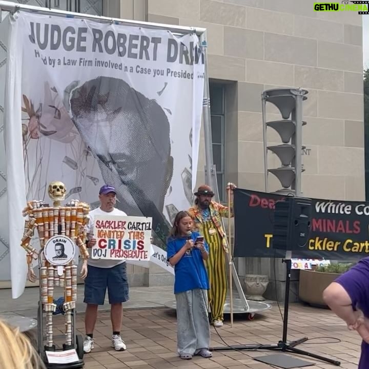 West Duchovny - 3.7K Likes - today I stood with some of the strongest people I have ever met and implored the Department of Justice to hold the Sacklers and Purdue accountable for the 1,000,000 sons, daughters, mothers, fathers, sisters, brothers, friends that died because of OxyContin. they must be prosecuted for the crimes they have committedāthe evidence is there.
use the link in my bioā(select ācriminal lawā for the topic)āto join in and express your support in this fight against the Sacklers, Purdue, and the epidemic that they started and continue to perpetuate.
thank you to the beautiful mama @jen_gaia for inviting me to such an inspiring gathering.
i am heartbroken and angry. you should be too.
#DOJrally #RAPP #forchristopherš