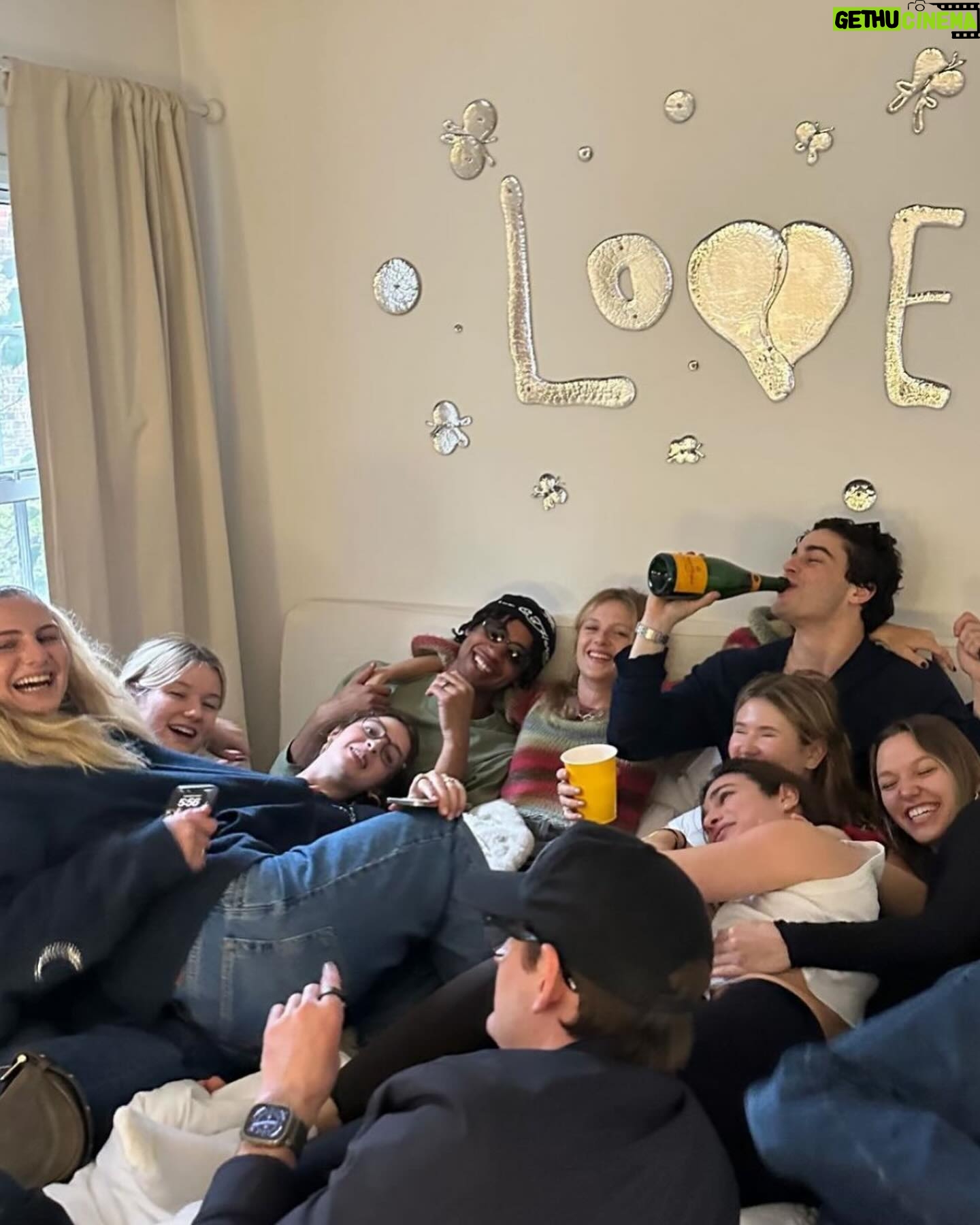 West Duchovny - 4.2K Likes - turned 25, still ~unwise~