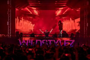 Wildstylez Instagram - Chile siempre estarán en mi corazón ♥️ que bienvenida más cariñosa me han dado después de 5 años! Midnight Mafia Chile fue uno de los shows que recordaré por siempre!! 🇨🇱🇨🇱 gracias @eventshsu.cl @eventshsu por traerme.