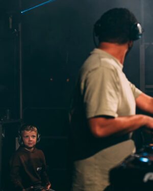 Wildstylez Instagram - Had a blast playing in my hometown Veenendaal last night! Finally had the chance to bring Jaxon with me on stage ❤️ Thank you @vlow0318 on the beach

📸: @e_lifemusic