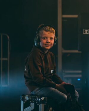 Wildstylez Instagram - Had a blast playing in my hometown Veenendaal last night! Finally had the chance to bring Jaxon with me on stage ❤️ Thank you @vlow0318 on the beach

📸: @e_lifemusic
