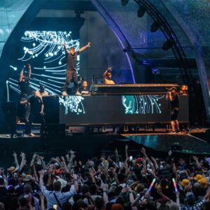 Wildstylez Instagram - Celebrating the summer with my bestie at @Parookaville 🧡

📸 @luisaart.de & @tim.dewinter