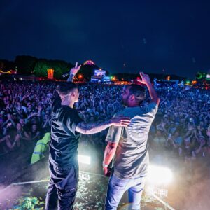 Wildstylez Instagram - Celebrating the summer with my bestie at @Parookaville 🧡

📸 @luisaart.de & @tim.dewinter