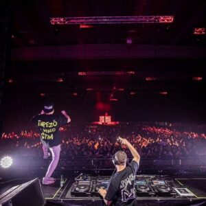 Wildstylez Instagram - Chile siempre estarán en mi corazón ♥️ que bienvenida más cariñosa me han dado después de 5 años! Midnight Mafia Chile fue uno de los shows que recordaré por siempre!! 🇨🇱🇨🇱 gracias @eventshsu.cl @eventshsu por traerme.