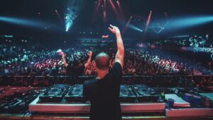 Wildstylez Instagram - Chile ya no aguanto las ganas de volver a mi país favorito para Midnight Mafia!! Voy a tocar algunos clásicos, cuáles les gustaría escuchar? 🇨🇱♥️