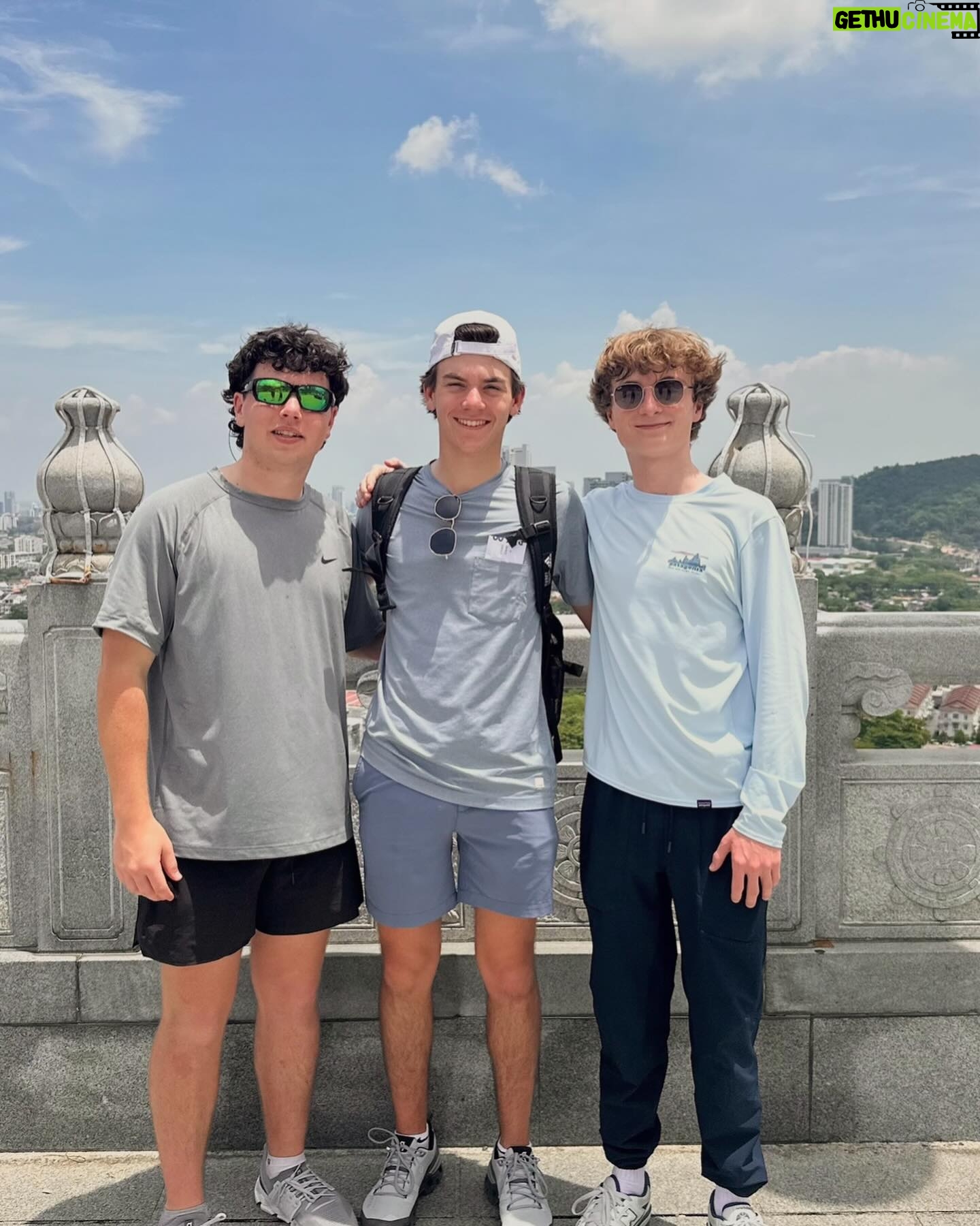 Will Buie Jr. - 10K Likes - Venturing in Malaysia 🎋🌝⛩️