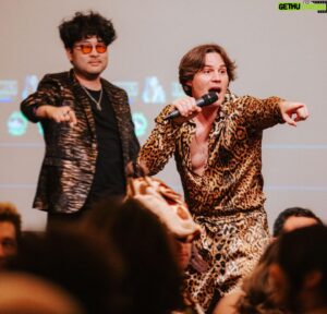 Will Neff Instagram - The auctioneer. 
Saving the rainforest one bid at a time.
@oreeeo 📸
@qtcinderella