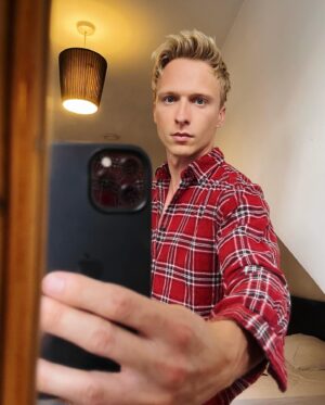 Will Tudor Instagram - These new iPhones just keep getting bigger and bigger