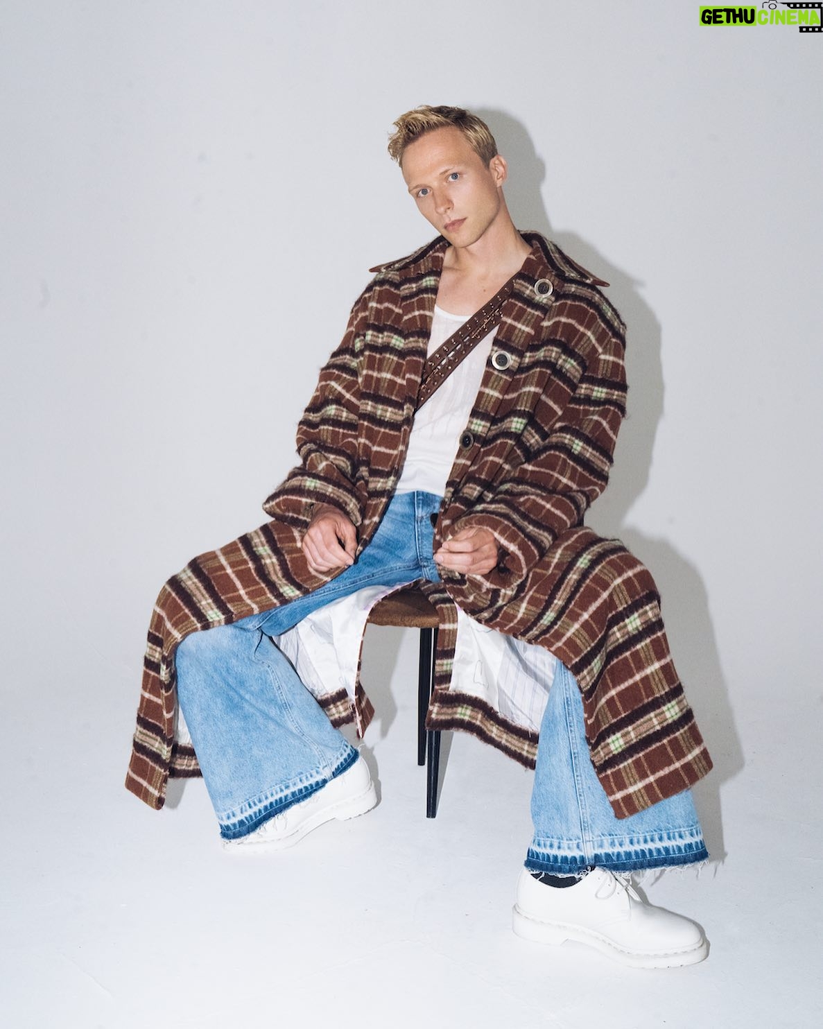 Will Tudor - 20.6K Likes - Had a GREAT time shooting for @therakishgent cover, out this month! Such a fantastic team ☺️
If you’d like to buy the issue the link is: https://www.therakishgent.co.uk/paper-2/the-rakish-gent-paper-issue-2-will-tudor-cover
Interview by @tajhayer
Photography by @sirdavidsimon
Styling by @ignaciodetiedra
Grooming by @craigsworldofhair
❤️
