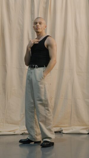 Will West Instagram - Wearing the Linen ‘90s Loose Trousers.

Explore the campaign at gap.com

#linenmoves