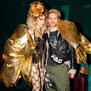 Willam Belli Instagram - you can tell we ain’t got no ugly friends. @bartschland ✨ 👖 / 👛 @lockwood51la