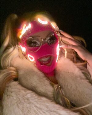 Willam Belli Instagram - a subtle daywalking mug.