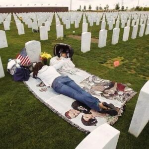 William Baldwin Instagram - This heartbreaking photo always gets me. 🇺🇸
All gave some.
Some gave all.

To all those who have served and, today especially, those who made the ultimate sacrifice protecting and defending our freedom and democracy... 

With respect and gratitude... we thank you. ♥️
#MemorialDay 
#RememberAndHonor 
#NeverForget