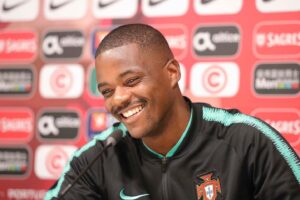 William Carvalho Instagram - É com este sorriso que me sinto orgulhoso e feliz por fazer parte de mais uma convocatória para representar o meu País 🇵🇹 🇵🇹⚽️