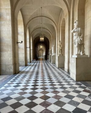 William Moseley Instagram - Thank you @nadia_fares for an incredible, pinch me moment, yesterday. Thank you also to @chateauversailles for a wonderful tour to learn the history of the palace. And thank you to @jbdjebb for helping me to come to France; your kindness and hospitality is beyond anything I could have hoped for. 🇫🇷🌠🏛🤴🏼👸🏽 
Merci beaucoup 🌟🌟🌟