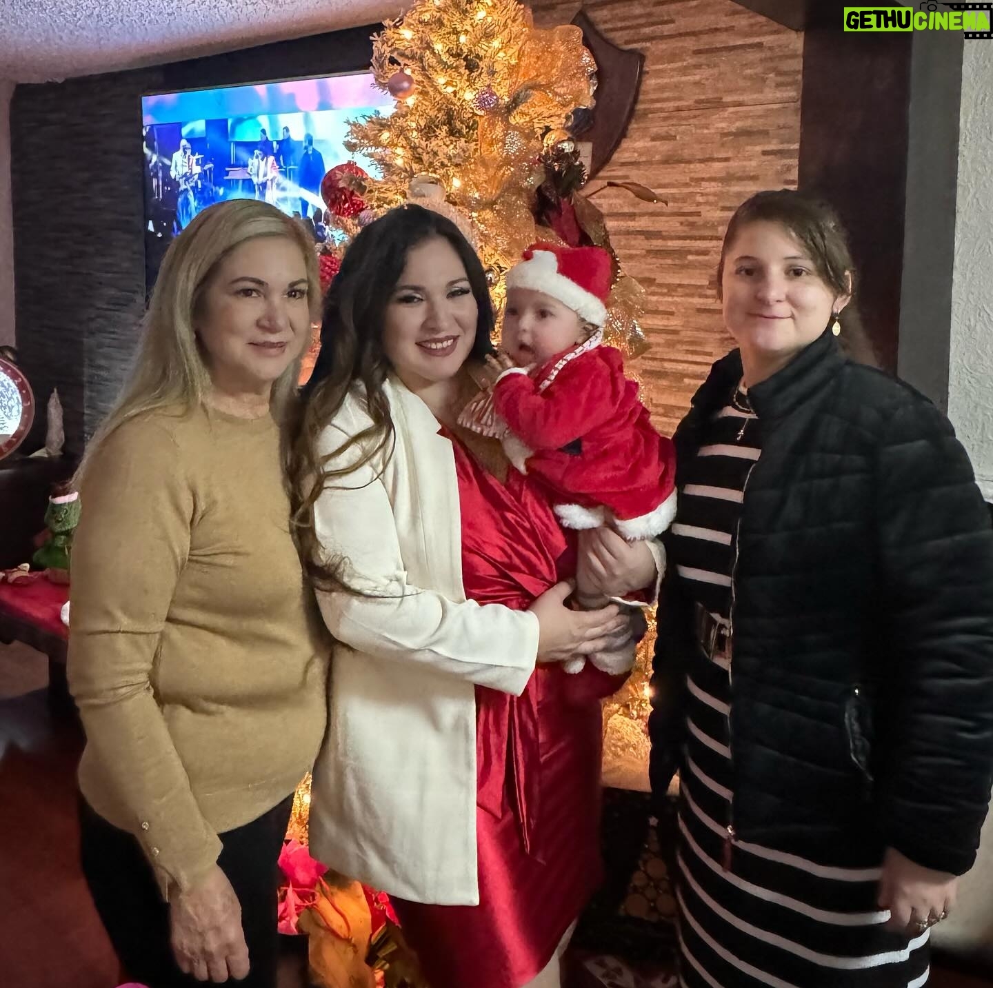 William Muñoz - 2.1K Likes - Navidad 2023 🎄 ! Una noche llena de espiritualidad , unión y armonía , Gracias Dios por tantas bendiciones recibidas este año . Les deseamos que Dios siempre permanezca en sus hogares , Que hayan tenido una muy Feliz Navidad 🎄🎁