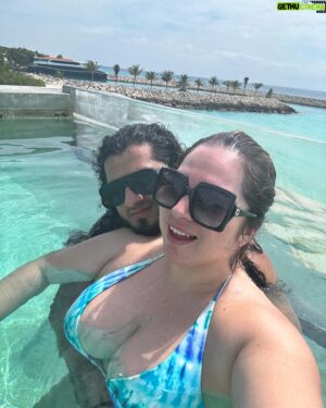 William Muñoz Instagram - 🥳🎉🎊🎈🍾🎂
HOY ES UN DÍA MUY ESPECIAL 
LA MUJER MÁS VALIOSA HERMOSA Y MARAVILLOSA  MI ESPOSA Y MADRE DE MIS HIJOS 
CUMPLE 35 AÑOS
FELIZ CUMPLEAÑOS MI REINA 
QUE DIOS TE SIGA LLENANDO DE MUCHAS BENDICIONES A LADO DE TU HERMOSA FAMILIA QUE TE AMAMOS CON TODA EL ALMA 
GRACIAS POR TANTOS AÑOS A MI LADO ERES Y SERÁS PARA MÍ EL AMOR DE MI VIDA TANTO CAMINO QUE HEMOS RECORRIDO JUNTOS HEMOS PASADO POR MOMENTOS MUY DIFÍCILES PERO NUESTRO AMOR Y LA BENDICIÓN DE DIOS SEGUIMOS JUNTOS Y PARA TODA LA VIDA
TE AMO CON TODA MI VIDA GRACIAS POR HACERME UN MEJOR HOMBRE Y POR DARME ESTA HERMOSA FAMILIA
 
#ReinaIngobernable