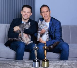 Willy Martín Instagram - “Mi dulce historia” ha sido de esos proyectos que no dejan de sorprendernos, ahora nos ha premiado con dos @tellyawards 🏅🏅

Gracias @elizabethmua por retratar este logro, que aprovechamos además para celebrar el cierre del mes del Orgullo Gay 🌈 Porque también se puede ser pareja y socios a la vez, y llevar las dos áreas con orgullo ❤️‍🔥

¿Cuál será el próximo documental? 

PD: obviamente la última foto es la más bella
