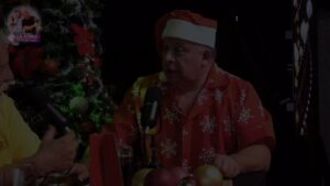 Willy Sabor Instagram - HOY! 21Hrs tenemos un nuevo capítulo de #eslahoradetupodcast es un especial de Navidad 🎅 🎄 

Recuerda suscribirte 🔔a nuestro canal de YouTube; Es La Hora De Tu Podcast. Es absolutamente gratis! 

#especialnavidad #humor #risas #eslahoradetupodcast #entretencion #datoscuriosos #datos #profesorrosa #youtube #suscríbete #gratis