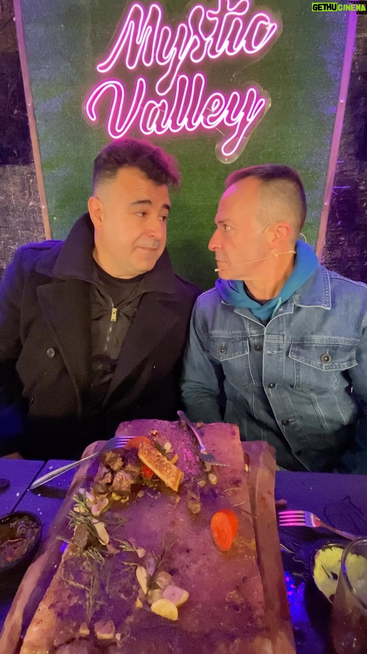 Willy Sabor - 562 Likes - Nueva semana y nuevo mes 😀😀
Este jueves a las 21 horas se nos viene un nuevo capítulo, con unos tremendos invitados. Tendremos a dos grandes @kurtcarrera y @clmoreno.comediante
Recuerda suscribirte en nuestro canal oficial https://youtube.com/@eslahoradetupodcast?si=LFXJQRWyy_rMzjwH
Jueves 21 horas “Es la hora de tu podcast” nuevo capítulo “De pájaro a pájaro” 🤩🤩
SUSCRÍBETE / COMPARTE / COMENTA