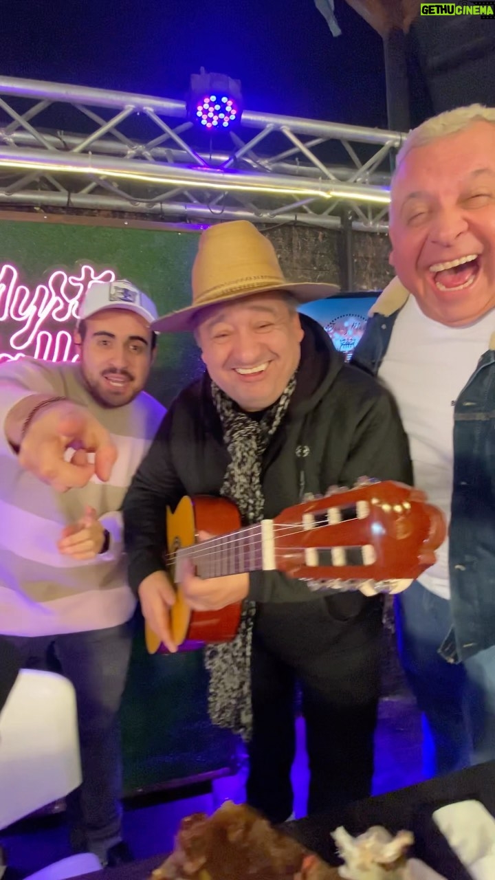 Willy Sabor - 402 Likes - Nueva semana y nuevo capítulo. 😃😃🤩
Este jueves a las 21 horas, no acompaña nuestro querido amigo @panchodelsurchileno
Imperdible capítulo donde las buenas historias son las protagonistas de este nuevo episodio.
Suscríbete en nuestro canal oficial. https://youtube.com/@eslahoradetupodcast
SUSCRÍBETE / COMPARTE / COMENTA