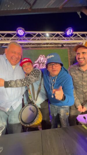 Willy Sabor Instagram - Nuevo capítulo imperdible 🎉🎉
Este jueves 21 horas. 🤩🤩

Llega el humor rápido e inconfundible de nuestros amigos @andy_payahop @claupayahop 😃😃

Suscríbete a nuestro canal oficial. 
https://youtube.com/@eslahoradetupodcast?si=jGvcOnRohyqqpm3J

#suscribete