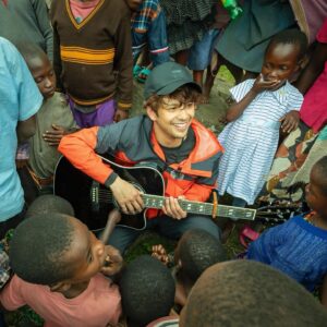 Win Morisaki Instagram - 初のアフリカ、初のウガンダ！
音楽が言葉を越え、国境を越え、そして僕らを結びつけてくれました！音楽の力の偉大さ、改めて実感した旅でした！是非、世界は広くてこんなにも希望に溢れてる事、配信でご覧くださいませ^ ^

For the first time in Africa and the first time in Uganda.
Music that surpasses language, and borders, to connect us!
This is a journey that made me once again realize the greatness of the power of music!
Please take a look at Jyanna World's broadcast video and witness how big and full of hope the world is ^ ^

photo by Sayoko Narita
@s.n.d_walk 

#awanomiya
#uganda
#jyannaworld
#morisakiwin