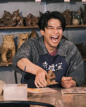 Win Morisaki Instagram - 沖縄旅いよいよ今夜完結です‼︎
水族館で歌うという貴重な経験。
是非‼︎最後まで見届けてください^ ^

Tonight the Okinawa trip is finally completed‼︎
What a wonderful experience of singing in an aquarium.
Please watch it through to the end! 

#空旅をあなたへ
@soratabi_fuji 
#かりゆし水族館
#森崎ウィン
#morisakiwin