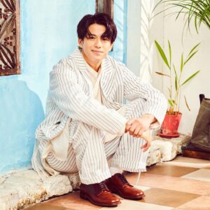 Win Morisaki Instagram - ぴあ連載「Aiming To Overseas」第103回公開。

明日素敵な発表があると思われるが、世の中何が起きるか分からぬ！
是非、期待を胸に
期待せず待っておくれ！

#森崎ウィン
#MORISAKIWIN