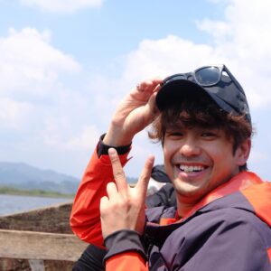 Win Morisaki Instagram - playing guitar

#Uganda
#wincamera
#morisakiwin