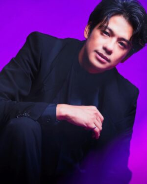 Win Morisaki Instagram - #DOKUSOマガジン
この撮影めっちゃ楽しかったんです^ ^
是非、お手に取ってご覧くださいませ‼︎

撮影：池村隆司

#おしょりん
#DOKUSO
#森崎ウィン
#MORISAKIWIN