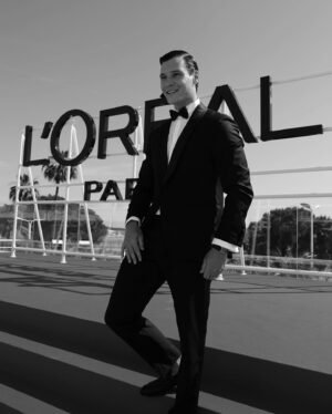Wincent Weiss Instagram - Merci @lorealparis 
Es war mir eine riesen Ehre, mein erstes Mal bei den Filmfestspielen in Cannes dabei sein zu dürfen. 
#wasfüreinwochenende #dankefüralles #jetztwiederabaufsdorf