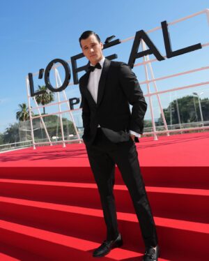 Wincent Weiss Instagram - Merci @lorealparis 
Es war mir eine riesen Ehre, mein erstes Mal bei den Filmfestspielen in Cannes dabei sein zu dürfen. 
#wasfüreinwochenende #dankefüralles #jetztwiederabaufsdorf