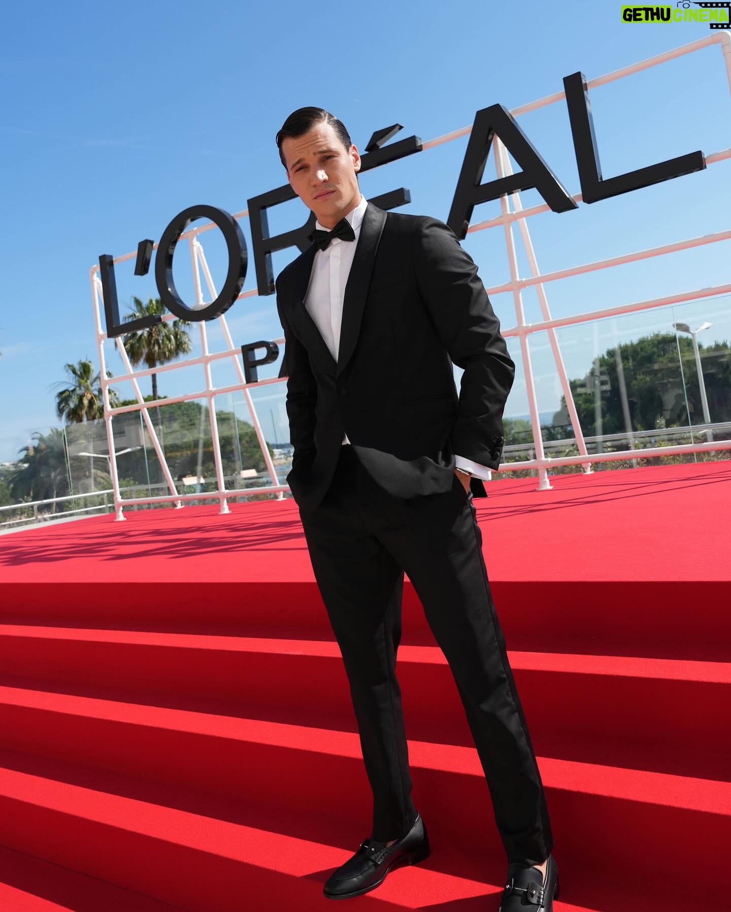 Wincent Weiss - 43.3K Likes - Merci @lorealparis
Es war mir eine riesen Ehre, mein erstes Mal bei den Filmfestspielen in Cannes dabei sein zu dürfen.
#wasfüreinwochenende #dankefüralles #jetztwiederabaufsdorf