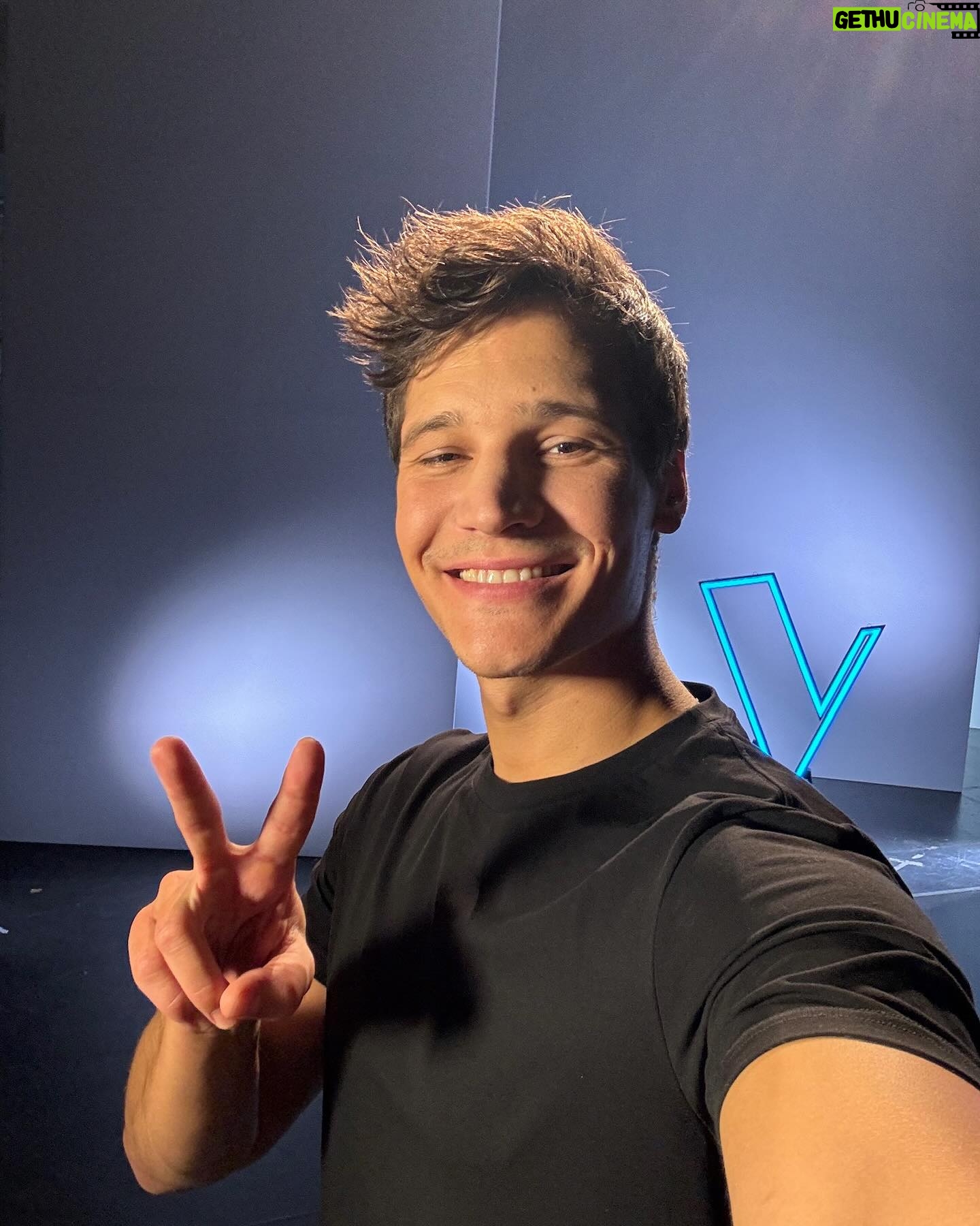 Wincent Weiss - 50.9K Likes - Kleiner Wochenrückblick! Wir waren bis gerade fleißig im Studio und haben für @thevoicekids gedreht! Freu mich schon auf die Ausstrahlung 😊 Jetzt wird aber erstmal der Super Bowl geschaut. Schaut ihr auch? Für welches Team seid ihr?