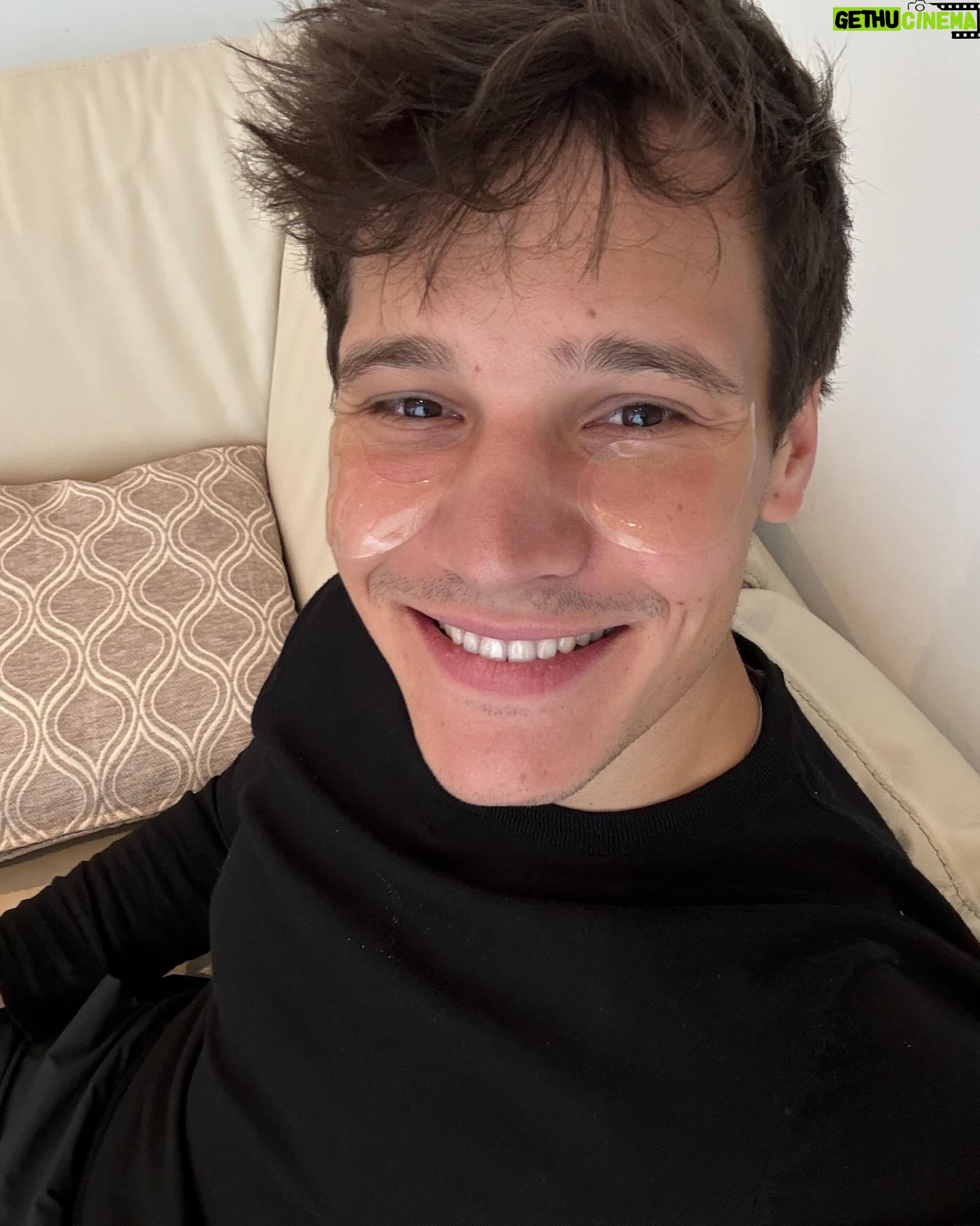 Wincent Weiss - 50.9K Likes - Kleiner Wochenrückblick! Wir waren bis gerade fleißig im Studio und haben für @thevoicekids gedreht! Freu mich schon auf die Ausstrahlung 😊 Jetzt wird aber erstmal der Super Bowl geschaut. Schaut ihr auch? Für welches Team seid ihr?