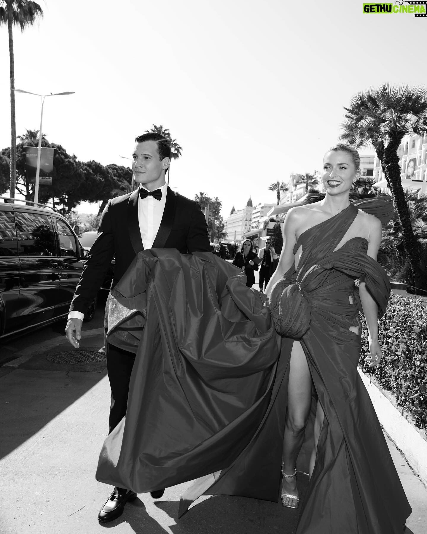 Wincent Weiss - 43.3K Likes - Merci @lorealparis
Es war mir eine riesen Ehre, mein erstes Mal bei den Filmfestspielen in Cannes dabei sein zu dürfen.
#wasfüreinwochenende #dankefüralles #jetztwiederabaufsdorf