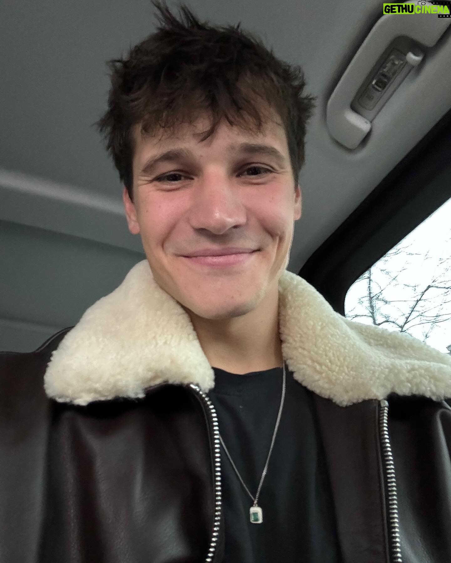 Wincent Weiss - 50.9K Likes - Kleiner Wochenrückblick! Wir waren bis gerade fleißig im Studio und haben für @thevoicekids gedreht! Freu mich schon auf die Ausstrahlung 😊 Jetzt wird aber erstmal der Super Bowl geschaut. Schaut ihr auch? Für welches Team seid ihr?