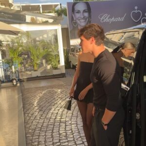 Wincent Weiss Instagram - Merci @lorealparis 
Es war mir eine riesen Ehre, mein erstes Mal bei den Filmfestspielen in Cannes dabei sein zu dürfen. 
#wasfüreinwochenende #dankefüralles #jetztwiederabaufsdorf